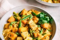 Creamy Vegan Pumpkin Curry with Crispy Tofu