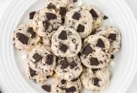 Cookies and Cream Cheesecake Cookie Bites