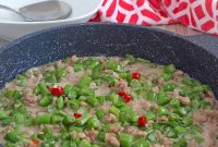 Gising Gising Filipino Green Beans in Spicy Coconut Sauce