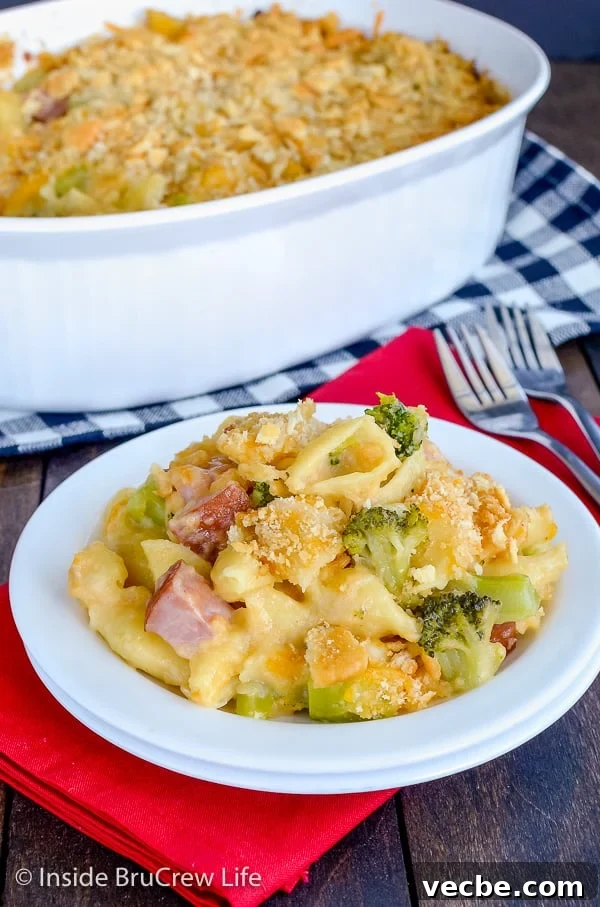 Ham and Broccoli Pasta Bake Ham and Broccoli Pasta Bake - this easy pasta dinner is loaded with leftover ham and broccoli. This cheesy pasta recipe is perfect for busy nights!