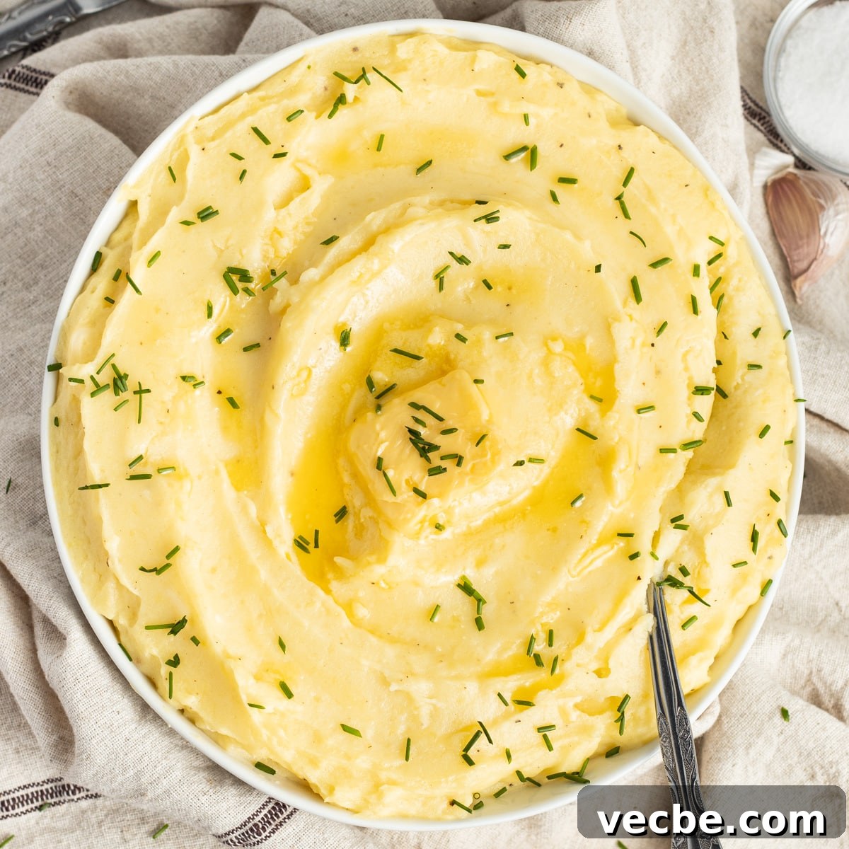 Mashed potatoes with cottage cheese.