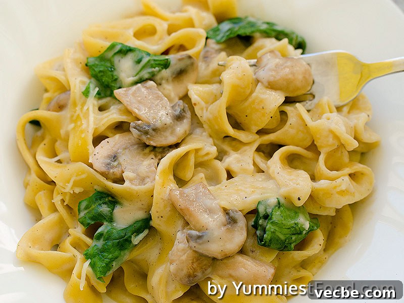 Creamy Fettuccine with Mushrooms and Spinach 4 quick-Fettuccine pasta with mushrooms and spinach is very fresh and healthy dish and it is very easy to cook